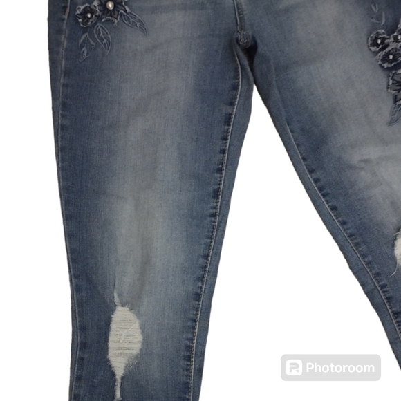 Jessica Simpson Forever Rolled Ankle Jeans - Picture 6 of 9